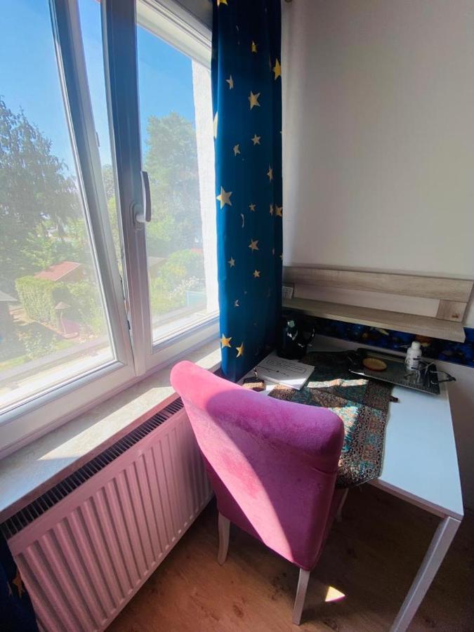 Schoenes Zimmer Im Charmanten Haus Берлин Экстерьер фото