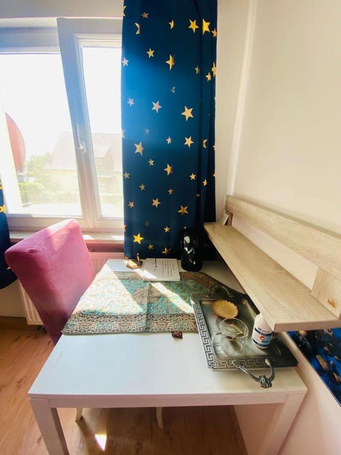 Schoenes Zimmer Im Charmanten Haus Берлин Экстерьер фото
