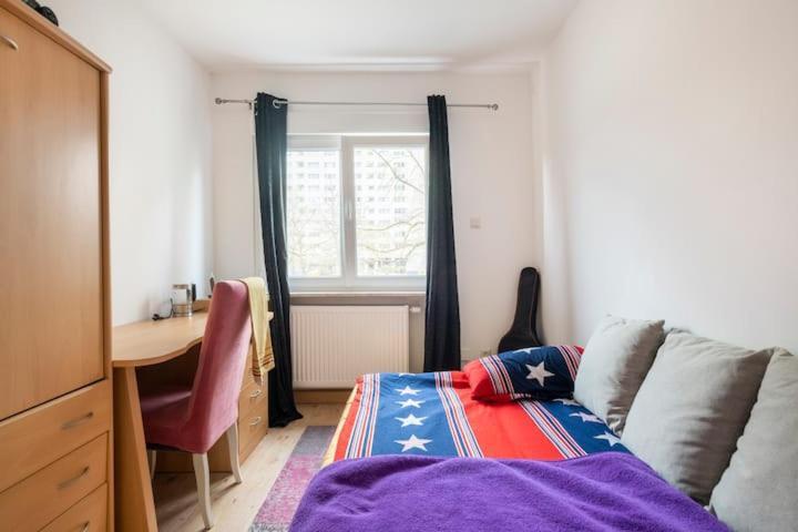 Schoenes Zimmer Im Charmanten Haus Берлин Экстерьер фото